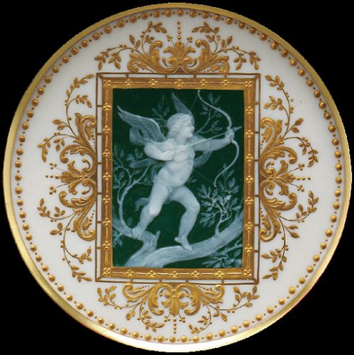 ミントン〉

「矢を射る天使」

画面寸法：直径13cm 　1900年前後

装飾：アルボイン・バークス