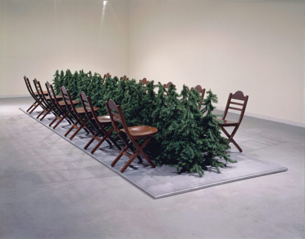 白井美穂《Table》1992年　千葉市美術館蔵