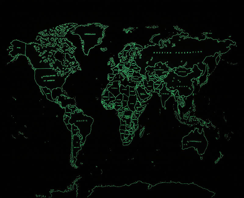青山悟《Map of The World (Dedicated to unknown Embroiderers)》2014年
ポリエステルにポリエステル糸と蓄光糸で刺繍　野村道子（ワイルドスミス美術館）蔵
撮影：宮島径 ©AOYAMA SATORU, Courtesy of Mizuma Art Gallery
