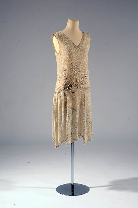 イブニング・ドレス》1920年代、文化学園服飾博物館蔵


ル