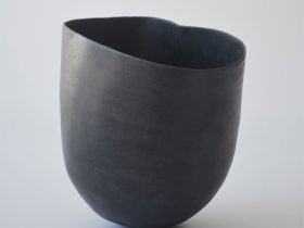 「KURO器」 サイズ：幅23.5×高さ21.5×奥行16cm