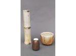 写真左から： 灰釉引出し竹花入、薬師寺東塔基壇土茶入、割木紋茶碗