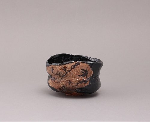 「黒織部茶盌」         

幅13.5×奥12.6×高さ9.2 cm