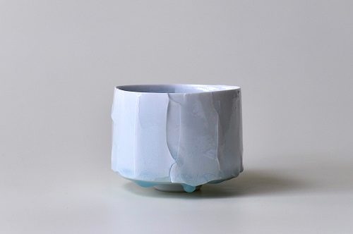 「青白濘磁面取茶碗」　

径11cm 高さ8.8cm