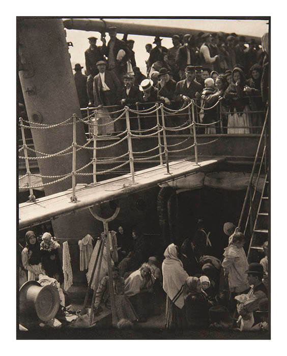アルフレッド・スティーグリッツ《三等船室, 1907年》
Photograph by Alfred Stieglitz