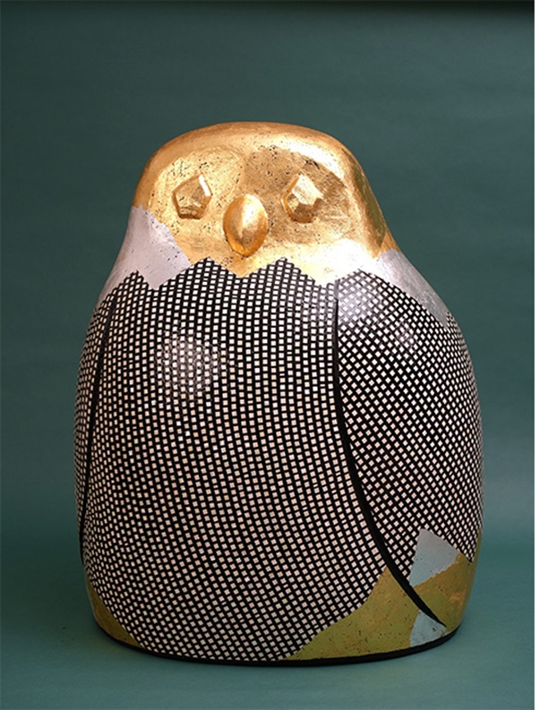 「貝彩梟・トト」
貝、金箔、銀箔、陶器
高さ63cm×横51cm×奥行き42cm