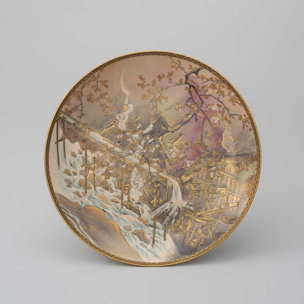 摂津　神戸絵付（湊光） 《色絵金彩風景図皿》 昭和時代（20世紀）