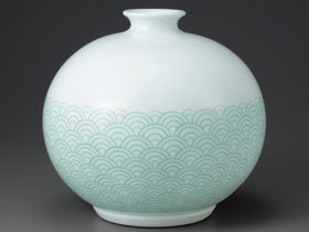 白磁緑青海波文丸壺 径30.4×28cm