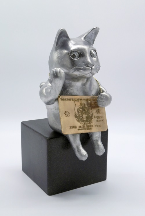 平出 俊「Maneki Cat-AL Alien」
bronze/cast aluminum
H25×W11.5×D15.5cm