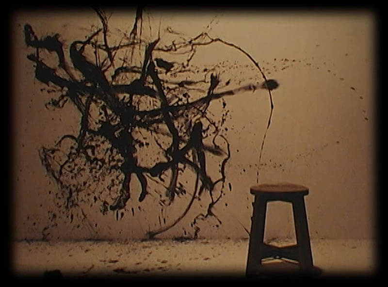 石田尚志《椅子とスクリーン》2002年