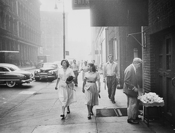 ロバート・フランク Robert Frank《11丁目》1951年 11th Street, 1951 © The June Leaf and Robert Frank Foundation