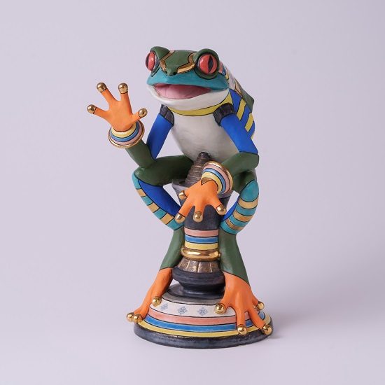 「鮮彩赤目蛙」

陶土、金彩、銀彩、柿渋

27 × 18 × 15 cm