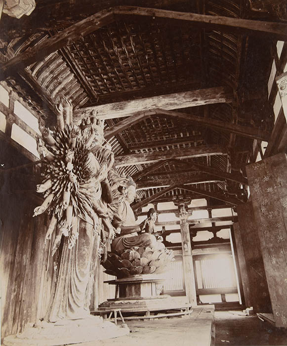 工藤利三郎「唐招提寺金堂内陣」撮影年:1894～98年