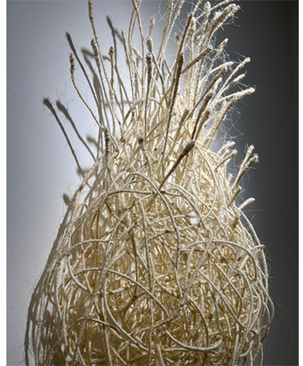 「seed」サイズ H73× W40 × D20cm　素材 麻（繊維）、ワイヤー
