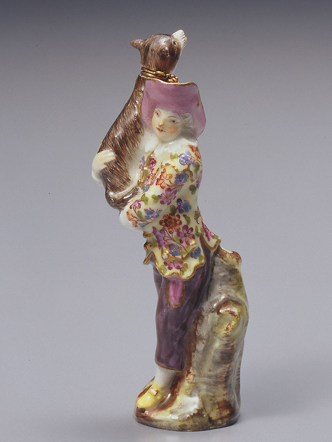 犬を抱く少年像香水瓶
1745～50年頃　ドイツ　マイセン窯