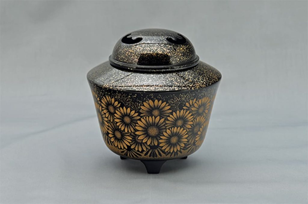 藤野 孝一郎「菊花」 沈金飾香炉、径11×高さ11cm