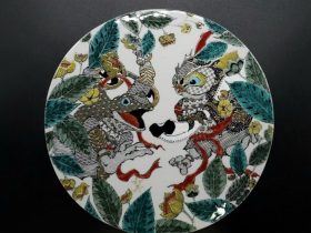 「線描色絵金彩陶額『風神雷神』」 φ32cm 陶