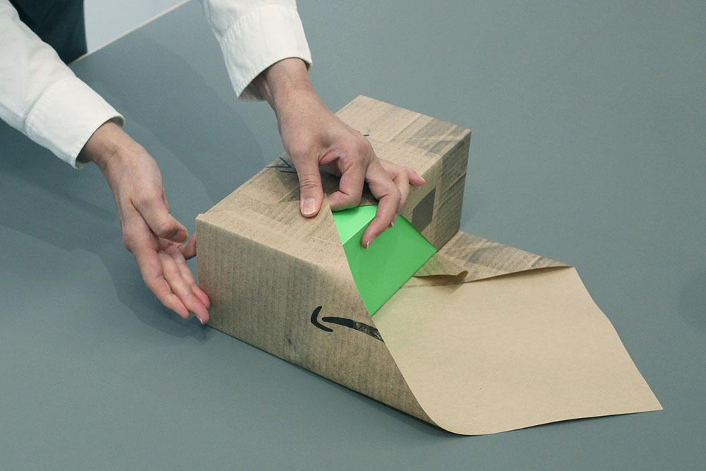 《予期せぬギフト Unexpected Gift》「ギフト、ギフト、」、八戸市美術館、インスタレーション、2021