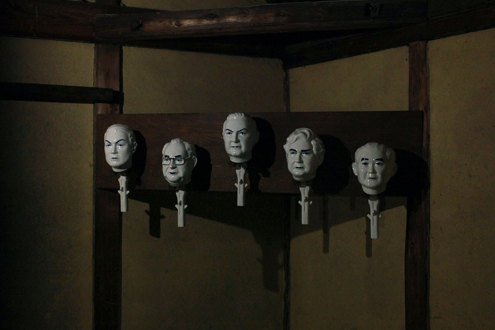 《見えざる手 Invisible Hands》国際芸術祭「あいち2022」、常滑市、インスタレーション、2022/ワールド・クラスルーム、森美術館、2023