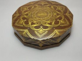 桑截金飾筥「燦々」 縦19.5x横19.5x高さ5cm 桑材、金箔、三分金箔、プラチナ箔 （令和３年制作）