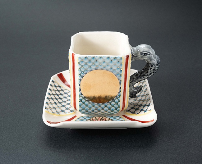 「Ania（No.001）」cup：h85×w105×d75mm／saucer：h30×φ130mm／磁器