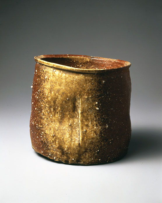 信楽一重口水指　銘 若緑　桃山時代・17世紀　五島美術館蔵