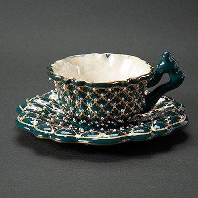 「swalliw stone ware（No.004）」cup：75×w140×d105mm／saucer：h25×φ180mm／磁器.ガラス