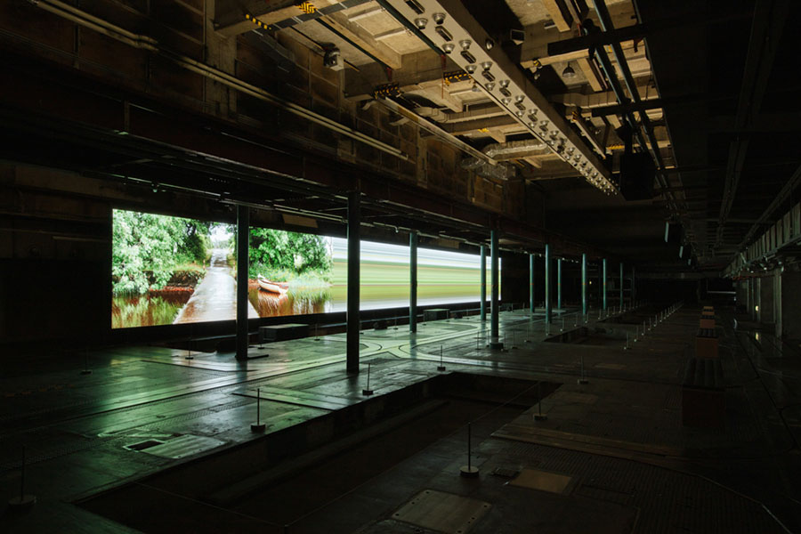 坂本龍一+高谷史郎《async–immersion 2023》2023年「AMBIENT KYOTO 2023」展示風景、京都新聞ビル地下１階、2023年　Photo by Satoshi Nagare