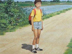 人物画、特にここ数年は少年を中心に描く画家・佐藤草太の個展。 佐藤草太/Sota Satou 1985年　埼玉県生まれ 2009年　東京芸術大学美術学部絵画科日本画専攻卒業 2011年　同大学院美術研究科絵画専攻日本画修士課程終了 □ 主な展示歴 2009年　新生展　新生賞 2011年　個展(新生堂・南青山) 2013年　個展(新生堂・南青山) 2014年　レスポワール新人選抜展(銀座スルガ台画廊) 2015年　個展(新生堂・南青山) 2016年　boy`s展(銀座人形館)(以降、毎年参加) 個展(新生堂・南青山) 2018年　個展(新生堂・南青山) 2019年　個展(銀座人形館) 個展(ギャラリーアビアント・浅草) 2020年　個展(アートコンプレックスセンター・新宿) 2021年　個展(ギャラリーアビアント・浅草) 2022年　個展(アートコンプレックスセンター・新宿) 2023年　個展(銀座人形館) 個展(ギャラリーアビアント・浅草) その他、グループ展多数