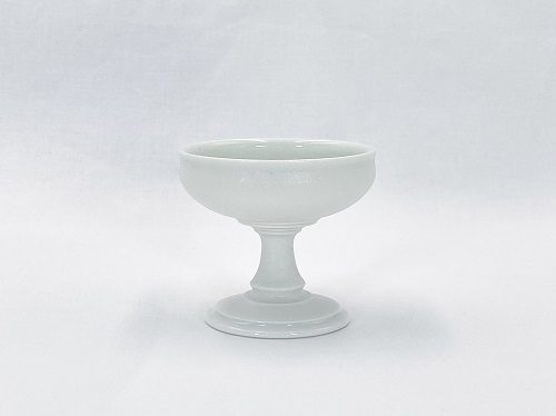 髙阪　実由
白磁酒盃
径7.6cm×高6.9cm