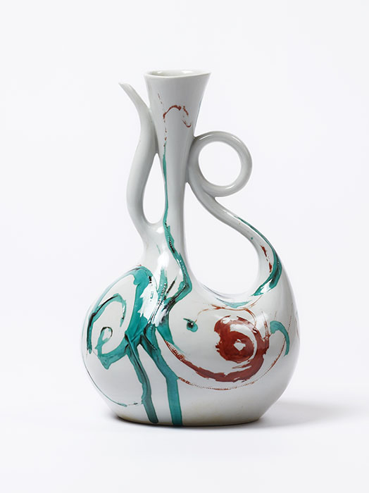 河本五郎 「色絵渦紋飾瓶」 1982年 h34.2×w22.0×d19.5㎝ 菊池コレクション(撮影:渞忠之)