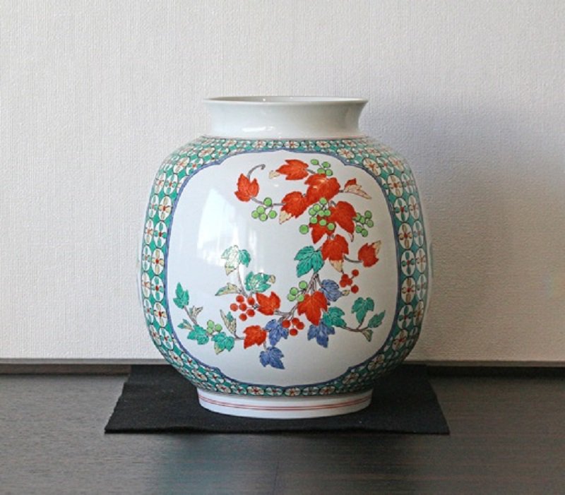 十四代 酒井田柿右衛門 濁手三方割花文花瓶 径23.8×高25.8cm