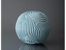 喜如嘉克昌【彫層磁渦紋陶筥】径20×高さ18cm