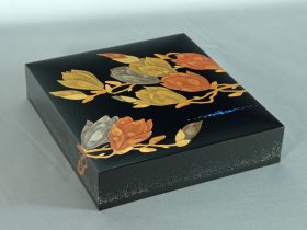 井波唯志｢早春蒔絵 色紙箱｣31×28×7cm