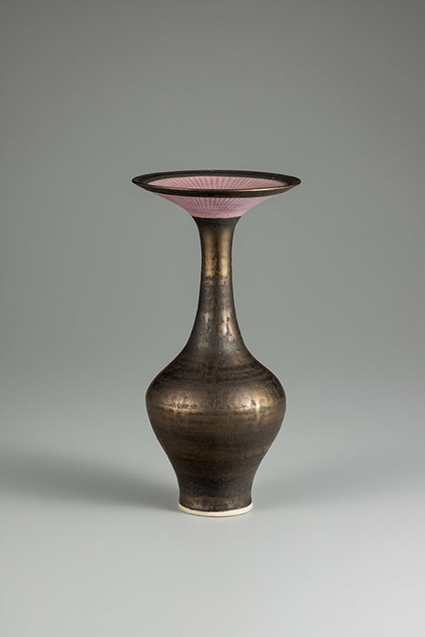 ルーシー・リー 《ブロンズ釉花器》 1980年頃 井内コレクション（国立工芸館寄託）撮影：品野 塁
