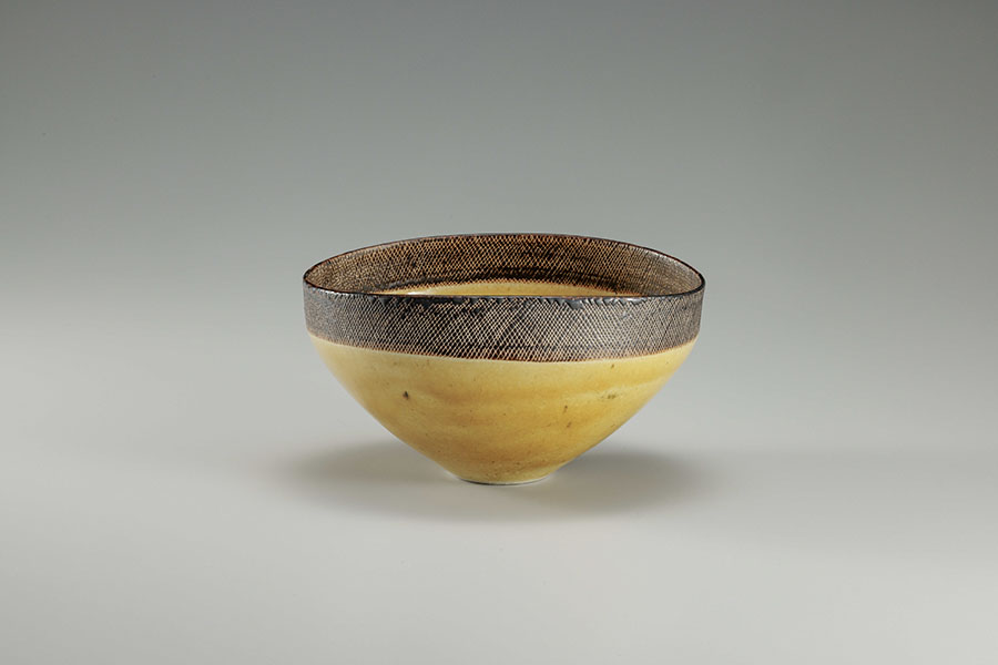 ルーシー・リー 《黄釉鉢》 1958年頃 井内コレクション（国立工芸館寄託） 撮影：品野 塁