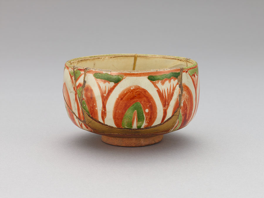 五彩蓮華文呼継茶碗 銘家光公