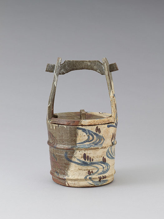 尾形乾山作「銹絵染付流水文手桶水指」