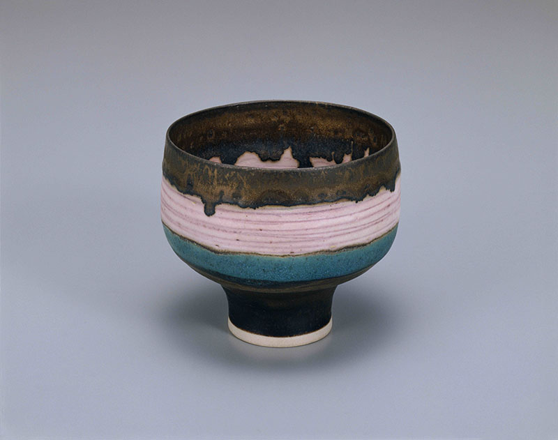 ルーシー・リー 《ピンク象嵌小鉢》 1975-79年頃 国立工芸館蔵 撮影：アローアートワークス