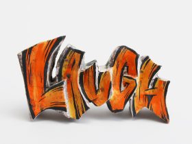 井上魁「LAUGH-2401」 H16×W28×D8cm　陶 2024年