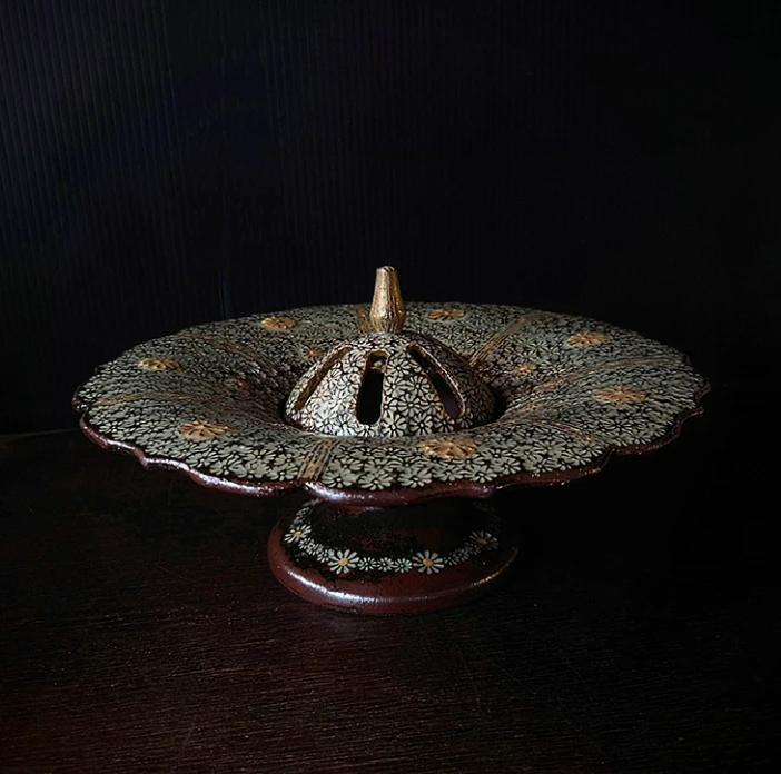原稔「金彩三島香炉」(径18.6 ×高さ18.6cm)