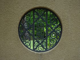 東京都庭園美術館庭園　内庭堺塀　飾り枠