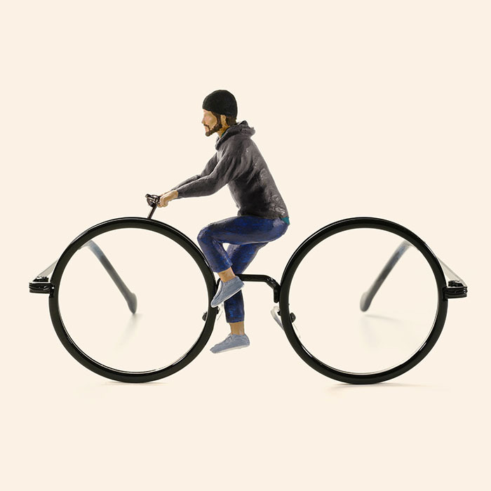 メガネでかけ回る　©Tatsuya Tanaka