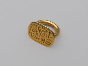 《クフ王の名前が彫られた指輪》前664～前404年　ブルックリン博物館蔵 Photo: Brooklyn Museum