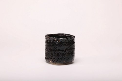 瀬戸黒茶盌 (穴窯)

径11.0×高さ9.8cm