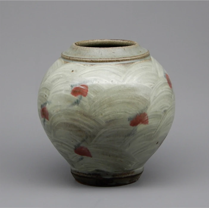島岡達三「刷毛目草花文壷」 (幅24×奥行24×高さ24cm)
