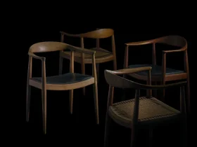 ハンス・ウェグナー 《ザ・チェア》 写真手前より時計回りに：JH-501 オールドタイプ/ JH-503 プロトタイプ/JH-501/JH-503 1949 織田コレクション Photo by Kentauros Yasunaga