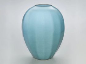 「青瓷花器」H39.5 × W32.0 × D32.0cm