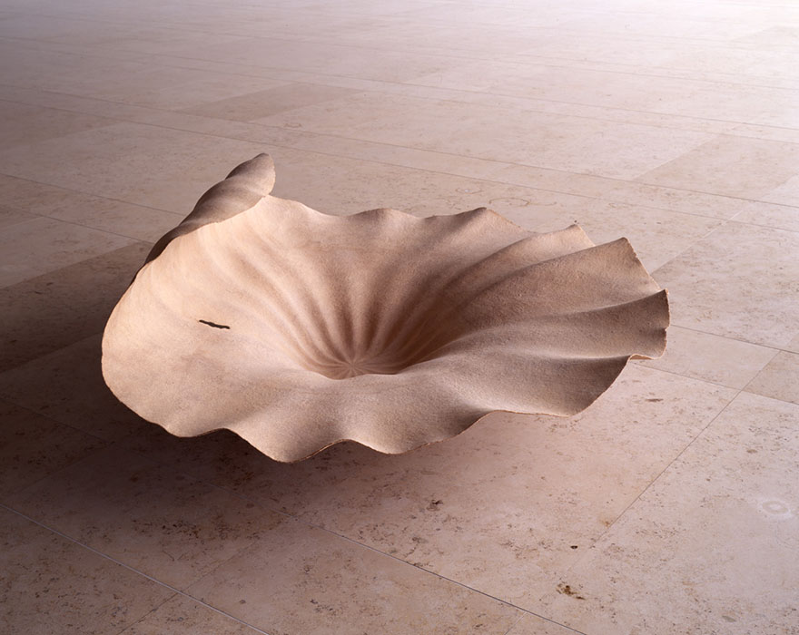 西村盛雄 《甘露の雨:マナ10》2002年 木 群馬県立館林美術館蔵 ©Morio Nishimura