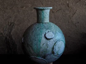 「自然釉扁壺」 （幅16.6×奥行14.6×高さ21.8cm）